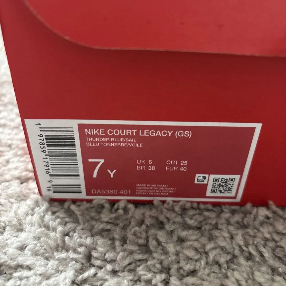 Nike court legacy
